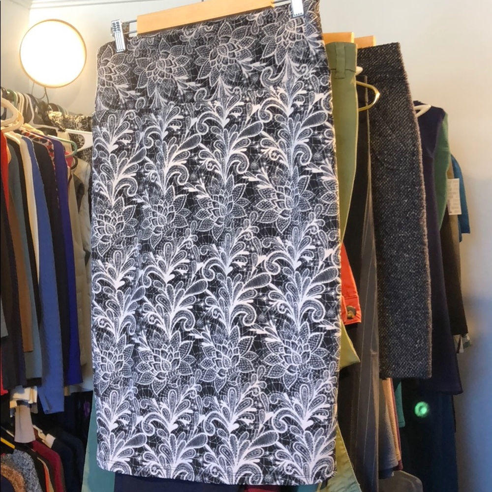 New without tags Lularoe Cassie skirt size L
